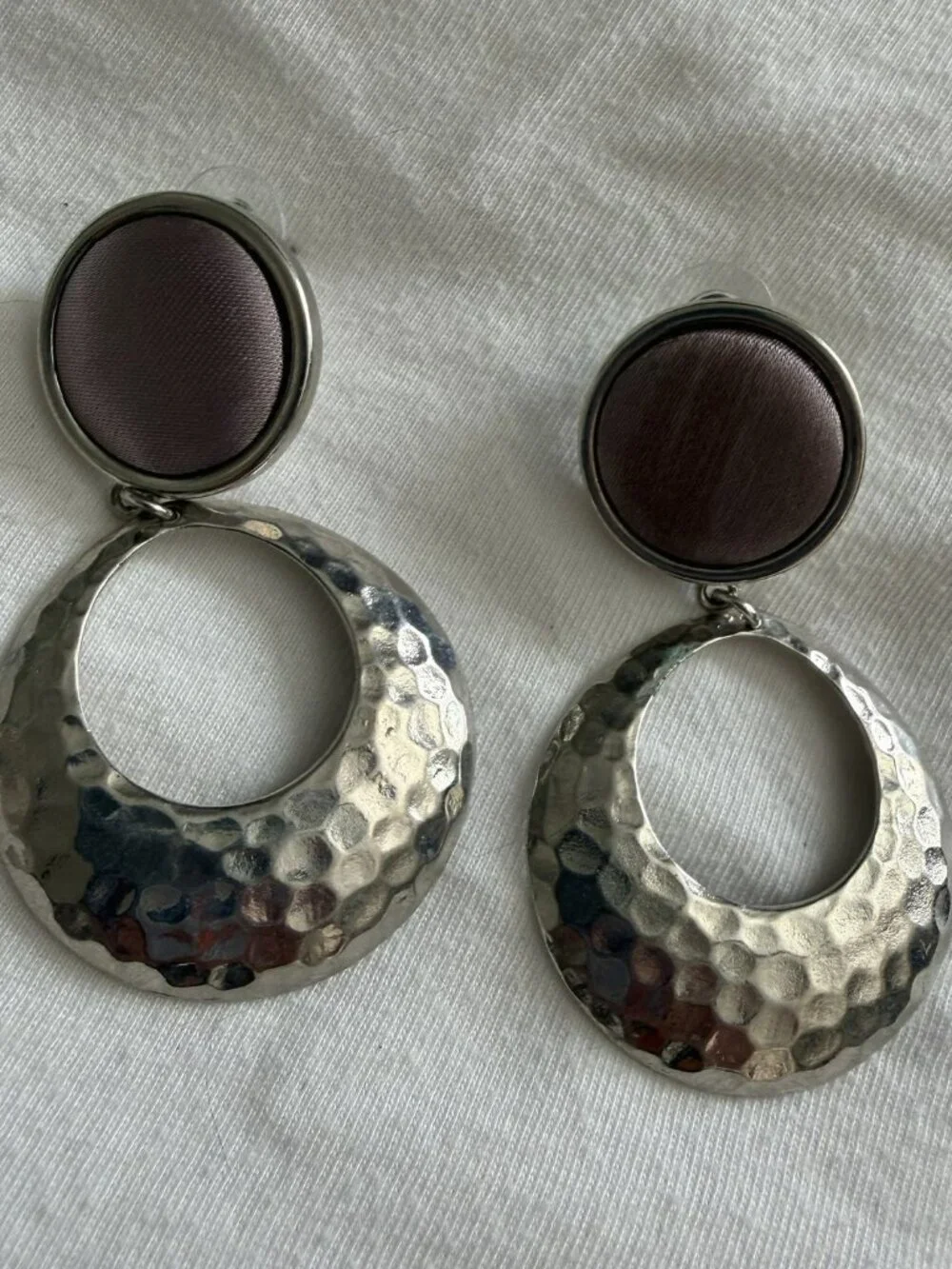 Plum Cabochon Hammered Silver Tone Circle Drop Earrings